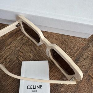 Celine Cream Rectangular Sunglasses CELINE
Triomphe 56mm
Square Sunglasses